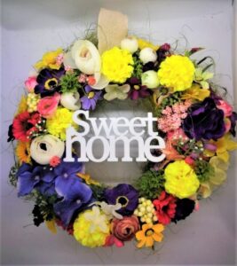 Színkavalkád ajtókopogtató "Sweet Home" felirattal